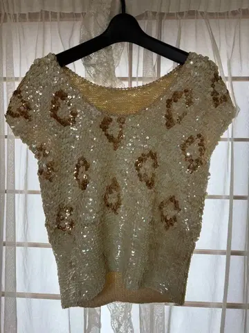 [ 가격 인하 ] 이타리야 스팽글 상의