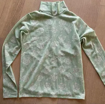 HOUGA 연한 녹색 장미 무늬 긴팔 하이넥 시어 상의