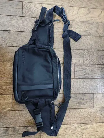 TOMMY HILFIGER 바디백