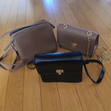 블랙과 베이지의 숄더백