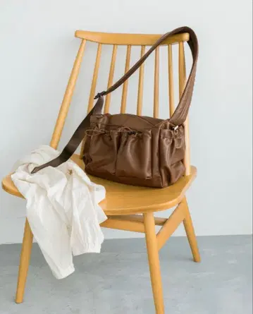 studio CLIP 에서 보내는 기쁨 모듬 숄더백 브라운 프릴