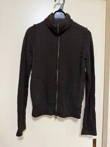 쉐어스피릿 초기 모델 집업 맨투맨