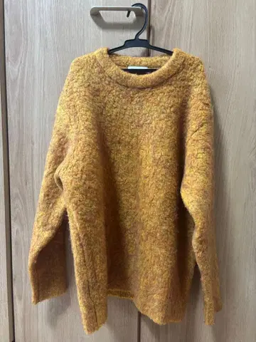 프릭스 스토어 머스타드 크루넥 스웨터