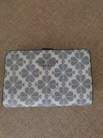 Kate Spade 이단 접이식 지갑