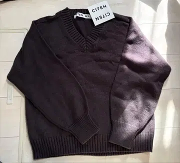 CITEN 다크 브라운 V넥 스웨터