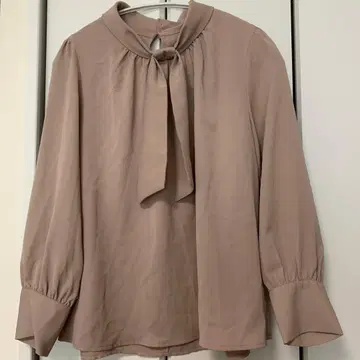 리본 포함 긴팔 블라우스