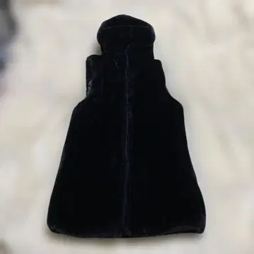 후드 부착 블랙 퍼 베스트