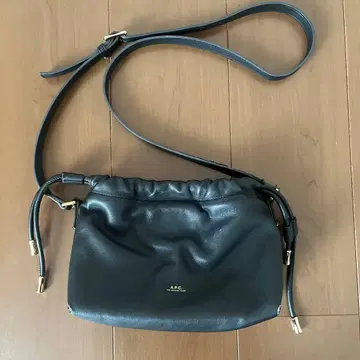 A.P.C. 가죽 블랙 숄더백