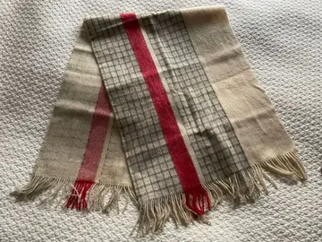 아이보리 빨간색 체크 무늬 머플러