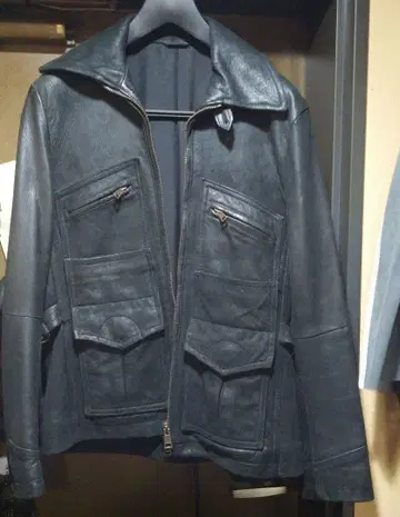 (N)인 블랙 가죽 자켓