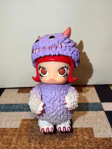 보라색 몬스터풍 피규어
