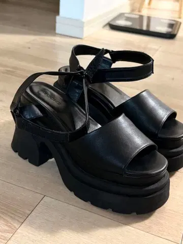 EMODA 블랙 플랫폼 힐 샌들