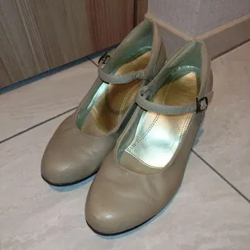 베이지 중간 힐 펌프스