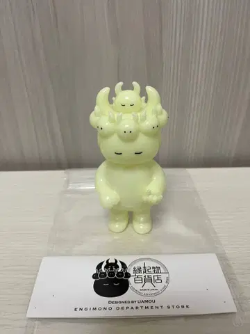 IMU IMU UAMOU WHITE 이무이무 우아모우 축광 소프트 비닐