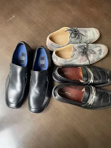 슬립온과 카모 패턴 신발 세트