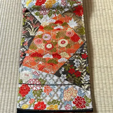 화려하고 럭셔리한 꽃무늬 후쿠로 오비