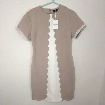 미사용 새상품 EmiriaWiz 스캘럽 스위칭 원피스