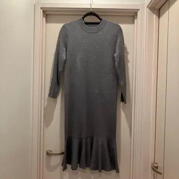 그레이 긴팔 니트 원피스 플레어 헴