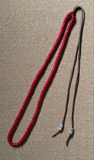 앤티크 통 모양 혈적색 화이트하트 목걸이