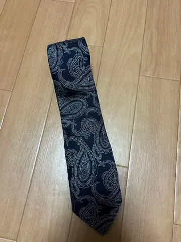 페이즐리 무늬 넥타이 네이비 정장 셀렉트