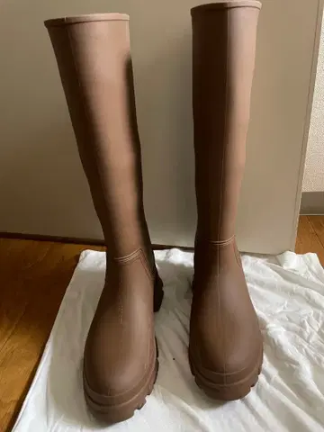 ZARA 37 러버 소재 레인부츠