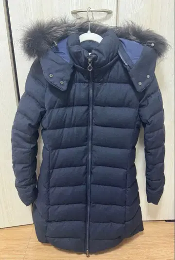 TATRAS 네이비 후드 부착 다운 자켓