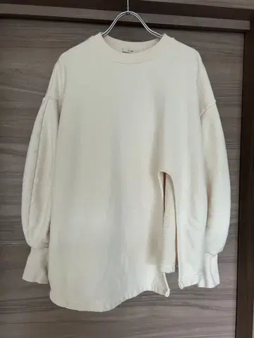 CLANE 아이보리 사이드 슬릿 맨투맨