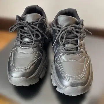 블랙 통굽 스니커즈 M 사이즈