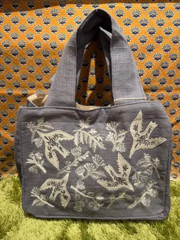 도쿄 칸칸 새 모티브 자수 토트백 새상품