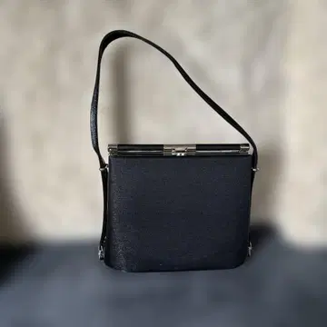 블랙 포멀 숄더백