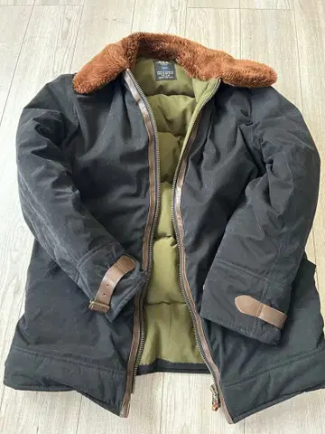 N.C.B. 블랙 다운 자켓