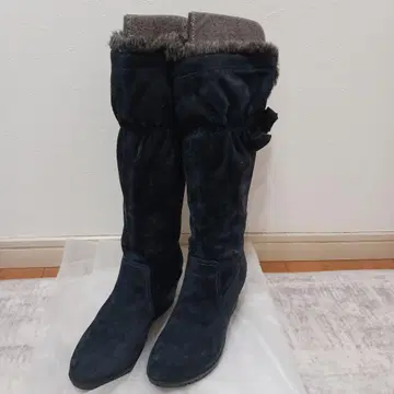 그레이 퍼(fur) 부착 네이비 롱 부츠