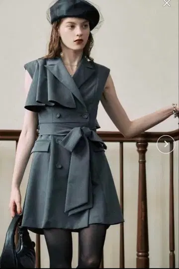 그레이 더블 브레스트 프릴 슬리브리스 원피스