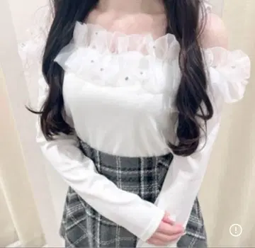 evelyn 비쥬 오프숄더 TP 화이트