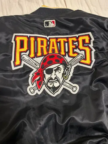 PIRATES 새틴 바시티 자켓 블랙 파이리츠 스타터