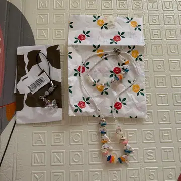 컬러풀 비즈 목걸이와 귀찌 세트