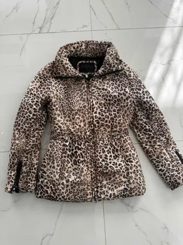 KRIZIA 레오파드 무늬 다운 자켓 후드 부착