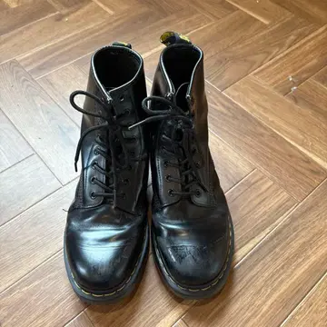 닥터마틴 워크 부츠 레이스업