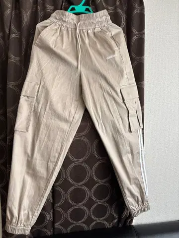 adidas 베이지 카고 팬츠 사이드 스트라이프