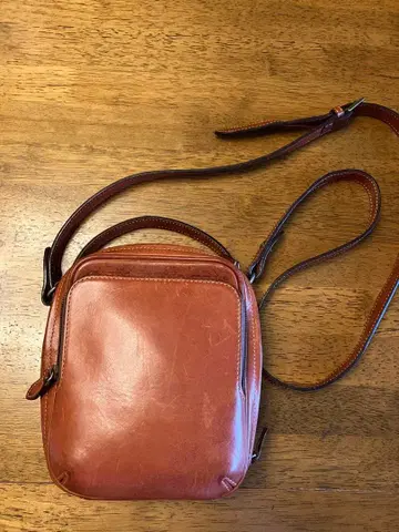 브라운 가죽 숄더백
