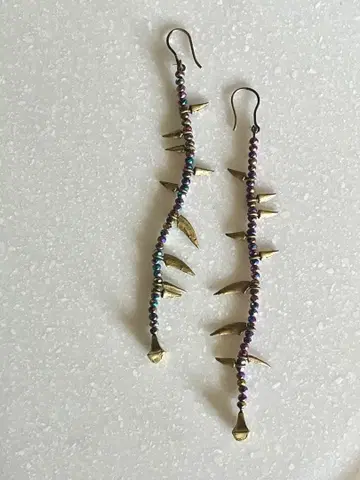 IOSSELLIANI 피쉬본 모티브 귀걸이