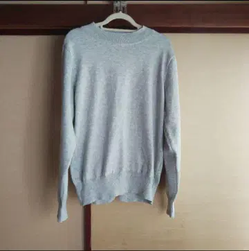 테치치 그레이 버튼 포함 백 디자인 니트 스웨터