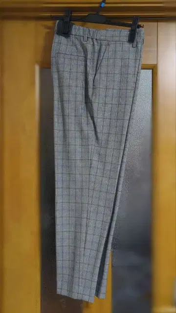 새상품 자유구 그레이 계열 체크 무늬 테이퍼드 팬츠 42 사이즈