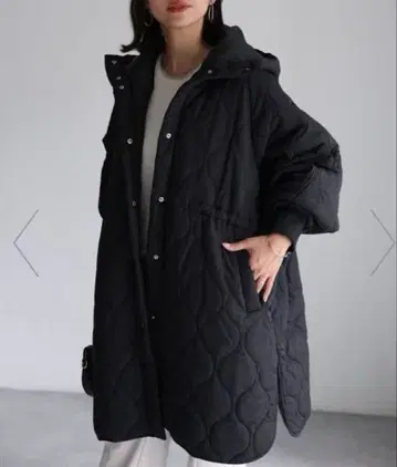 RIBERRY 리 드로스트 개더 퀼팅 코트