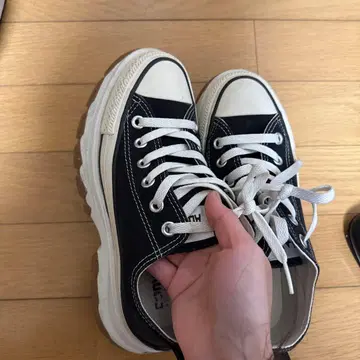 컨버스 리액트 블랙 로우컷 스니커즈