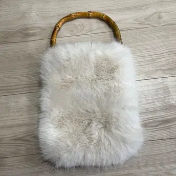 퍼 화이트 핸드백 뱀부