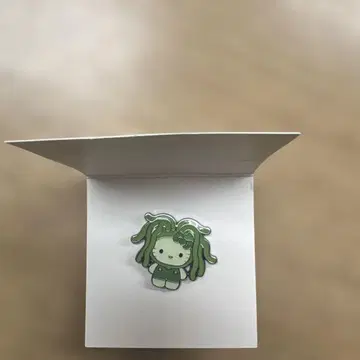 Algae X Hello Kitty 핀 배지