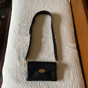 블랙 숄더백 플랩식 랜트