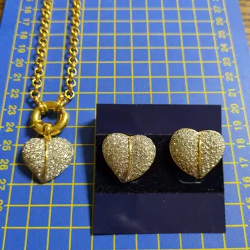 하트 모양 목걸이와 귀찌 세트