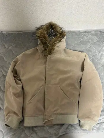 FAUX LEATHER FUR HOODED JACKET L 사이즈